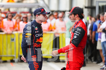 2022-07-09 - VERSTAPPEN Max (ned), Red Bull Racing RB18, SAINZ Carlos (spa), Scuderia Ferrari F1-75, portrait during the Formula 1 Rolex Grosser Preis Von Osterreich 2022, 2022 Austrian Grand Prix, 11th round of the 2022 FIA Formula One World Championship from July 8 to 10, 2022 on the Red Bull Ring, in Spielberg, Austria - F1 - AUSTRIAN GRAND PRIX 2022 - FORMULA 1 - MOTORS