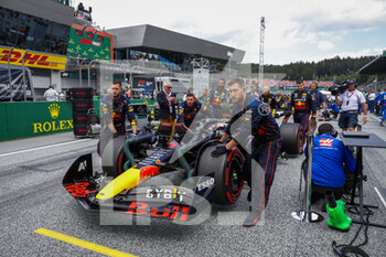 2022-07-10 - VERSTAPPEN Max (ned), Red Bull Racing RB18, on the grid during the Formula 1 Rolex Grosser Preis Von Osterreich 2022, 2022 Austrian Grand Prix, 11th round of the 2022 FIA Formula One World Championship from July 8 to 10, 2022 on the Red Bull Ring, in Spielberg, Austria - F1 - AUSTRIAN GRAND PRIX 2022 - RACE - FORMULA 1 - MOTORS