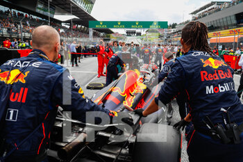 2022-07-10 - 01 VERSTAPPEN Max (nld), Red Bull Racing RB18, starting grid, grille de depart, during the Formula 1 Rolex Grosser Preis Von Osterreich 2022, 2022 Austrian Grand Prix, 11th round of the 2022 FIA Formula One World Championship from July 8 to 10, 2022 on the Red Bull Ring, in Spielberg, Austria - F1 - AUSTRIAN GRAND PRIX 2022 - RACE - FORMULA 1 - MOTORS
