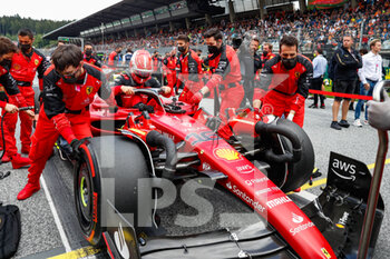 2022-07-10 - LECLERC Charles (mco), Scuderia Ferrari F1-75, portrait starting grid, grille de depart, during the Formula 1 Rolex Grosser Preis Von Osterreich 2022, 2022 Austrian Grand Prix, 11th round of the 2022 FIA Formula One World Championship from July 8 to 10, 2022 on the Red Bull Ring, in Spielberg, Austria - F1 - AUSTRIAN GRAND PRIX 2022 - RACE - FORMULA 1 - MOTORS