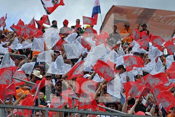 2022-07-10 - spectators, fans during the Formula 1 Rolex Grosser Preis Von Osterreich 2022, 2022 Austrian Grand Prix, 11th round of the 2022 FIA Formula One World Championship from July 8 to 10, 2022 on the Red Bull Ring, in Spielberg, Austria - F1 - AUSTRIAN GRAND PRIX 2022 - RACE - FORMULA 1 - MOTORS
