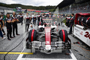2022-07-10 - 24 ZHOU Guanyu (chi), Alfa Romeo F1 Team ORLEN C42, on the grid during the Formula 1 Rolex Grosser Preis Von Osterreich 2022, 2022 Austrian Grand Prix, 11th round of the 2022 FIA Formula One World Championship from July 8 to 10, 2022 on the Red Bull Ring, in Spielberg, Austria - F1 - AUSTRIAN GRAND PRIX 2022 - RACE - FORMULA 1 - MOTORS