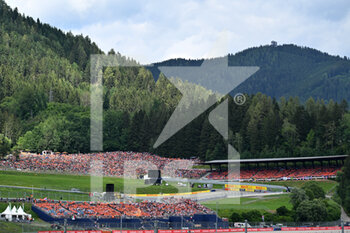 2022-07-10 - grandstands, gradins, spectators, fans, orange army, fans of Max Verstappen during the Formula 1 Rolex Grosser Preis Von Osterreich 2022, 2022 Austrian Grand Prix, 11th round of the 2022 FIA Formula One World Championship from July 8 to 10, 2022 on the Red Bull Ring, in Spielberg, Austria - F1 - AUSTRIAN GRAND PRIX 2022 - RACE - FORMULA 1 - MOTORS