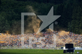2022-07-10 - Fans, grandstands, gradins during the Formula 1 Rolex Grosser Preis Von Osterreich 2022, 2022 Austrian Grand Prix, 11th round of the 2022 FIA Formula One World Championship from July 8 to 10, 2022 on the Red Bull Ring, in Spielberg, Austria - F1 - AUSTRIAN GRAND PRIX 2022 - RACE - FORMULA 1 - MOTORS