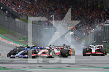 2022-07-10 - start of the race, depart, 20 MAGNUSSEN Kevin (den), Haas F1 Team VF-22 Ferrari, action during the Formula 1 Rolex Grosser Preis Von Osterreich 2022, 2022 Austrian Grand Prix, 11th round of the 2022 FIA Formula One World Championship from July 8 to 10, 2022 on the Red Bull Ring, in Spielberg, Austria - F1 - AUSTRIAN GRAND PRIX 2022 - RACE - FORMULA 1 - MOTORS