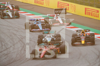 2022-07-10 - start of the race, depart, 55 SAINZ Carlos (spa), Scuderia Ferrari F1-75, 11 PEREZ Sergio (mex), Red Bull Racing RB18, action during the Formula 1 Rolex Grosser Preis Von Osterreich 2022, 2022 Austrian Grand Prix, 11th round of the 2022 FIA Formula One World Championship from July 8 to 10, 2022 on the Red Bull Ring, in Spielberg, Austria - F1 - AUSTRIAN GRAND PRIX 2022 - RACE - FORMULA 1 - MOTORS