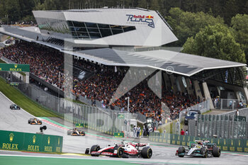 2022-07-10 - 20 MAGNUSSEN Kevin (den), Haas F1 Team VF-22 Ferrari, action 44 HAMILTON Lewis (gbr), Mercedes AMG F1 Team W13, action during the Formula 1 Rolex Grosser Preis Von Osterreich 2022, 2022 Austrian Grand Prix, 11th round of the 2022 FIA Formula One World Championship from July 8 to 10, 2022 on the Red Bull Ring, in Spielberg, Austria - F1 - AUSTRIAN GRAND PRIX 2022 - RACE - FORMULA 1 - MOTORS
