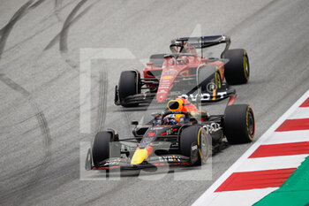 2022-07-10 - 01 VERSTAPPEN Max (nld), Red Bull Racing RB18, 16 LECLERC Charles (mco), Scuderia Ferrari F1-75, action during the Formula 1 Rolex Grosser Preis Von Osterreich 2022, 2022 Austrian Grand Prix, 11th round of the 2022 FIA Formula One World Championship from July 8 to 10, 2022 on the Red Bull Ring, in Spielberg, Austria - F1 - AUSTRIAN GRAND PRIX 2022 - RACE - FORMULA 1 - MOTORS
