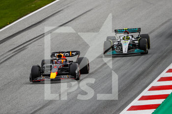 2022-07-10 - 01 VERSTAPPEN Max (nld), Red Bull Racing RB18, 44 HAMILTON Lewis (gbr), Mercedes AMG F1 Team W13, action during the Formula 1 Rolex Grosser Preis Von Osterreich 2022, 2022 Austrian Grand Prix, 11th round of the 2022 FIA Formula One World Championship from July 8 to 10, 2022 on the Red Bull Ring, in Spielberg, Austria - F1 - AUSTRIAN GRAND PRIX 2022 - RACE - FORMULA 1 - MOTORS