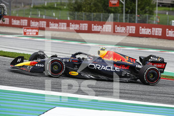 2022-07-10 - 11 PEREZ Sergio (mex), Red Bull Racing RB18, action during the Formula 1 Rolex Grosser Preis Von Osterreich 2022, 2022 Austrian Grand Prix, 11th round of the 2022 FIA Formula One World Championship from July 8 to 10, 2022 on the Red Bull Ring, in Spielberg, Austria - F1 - AUSTRIAN GRAND PRIX 2022 - RACE - FORMULA 1 - MOTORS