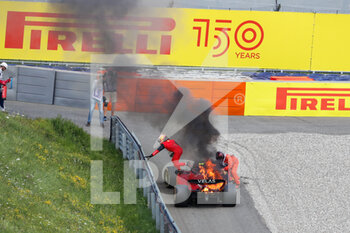 2022-07-10 - 55 SAINZ Carlos (spa), Scuderia Ferrari F1-75, action crash, accident, car in fire, burn during the Formula 1 Rolex Grosser Preis Von Osterreich 2022, 2022 Austrian Grand Prix, 11th round of the 2022 FIA Formula One World Championship from July 8 to 10, 2022 on the Red Bull Ring, in Spielberg, Austria - F1 - AUSTRIAN GRAND PRIX 2022 - RACE - FORMULA 1 - MOTORS