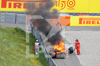 2022-07-10 - 55 SAINZ Carlos (spa), Scuderia Ferrari F1-75, action crash, accident, car in fire during the Formula 1 Rolex Grosser Preis Von Osterreich 2022, 2022 Austrian Grand Prix, 11th round of the 2022 FIA Formula One World Championship from July 8 to 10, 2022 on the Red Bull Ring, in Spielberg, Austria - F1 - AUSTRIAN GRAND PRIX 2022 - RACE - FORMULA 1 - MOTORS