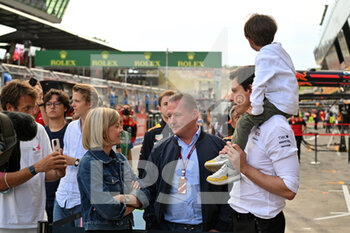 2022-07-10 - WOLFF Toto (aut), Team Principal & CEO of Mercedes AMG F1 Team, portrait and his wife Susie and VERSTAPPEN Jos, father of Max during the Formula 1 Rolex Grosser Preis Von Osterreich 2022, 2022 Austrian Grand Prix, 11th round of the 2022 FIA Formula One World Championship from July 8 to 10, 2022 on the Red Bull Ring, in Spielberg, Austria - F1 - AUSTRIAN GRAND PRIX 2022 - RACE - FORMULA 1 - MOTORS
