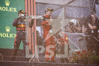 2022-07-10 - LECLERC Charles (mco), Scuderia Ferrari F1-75, portrait celebration podium VERSTAPPEN Max (ned), Red Bull Racing RB18, portrait during the Formula 1 Rolex Grosser Preis Von Osterreich 2022, 2022 Austrian Grand Prix, 11th round of the 2022 FIA Formula One World Championship from July 8 to 10, 2022 on the Red Bull Ring, in Spielberg, Austria - F1 - AUSTRIAN GRAND PRIX 2022 - RACE - FORMULA 1 - MOTORS