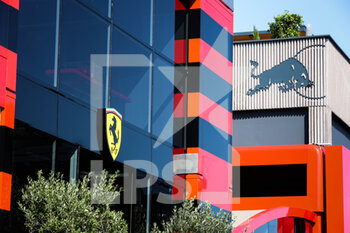 2022-07-20 - Red Bull Racing, Scuderia Ferrari, ambiance motorhome during the Formula 1 Lenovo Grand Prix de France, French Grand Prix 2022, 12th round of the 2022 FIA Formula One World Championship from July 22 to 24, 2022 on the Circuit Paul Ricard, in Le Castellet, France - F1 - FRENCH GRAND PRIX 2022 - FORMULA 1 - MOTORS