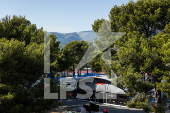 2022-07-20 - FOM TV Compound during the Formula 1 Lenovo Grand Prix de France, French Grand Prix 2022, 12th round of the 2022 FIA Formula One World Championship from July 22 to 24, 2022 on the Circuit Paul Ricard, in Le Castellet, France - F1 - FRENCH GRAND PRIX 2022 - FORMULA 1 - MOTORS