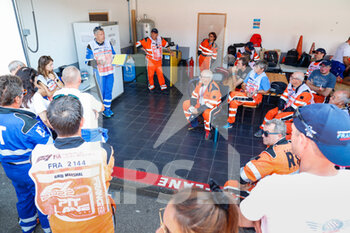 2022-07-21 - marshall, commissaire de piste, briefing during the Formula 1 Lenovo Grand Prix de France, French Grand Prix 2022, 12th round of the 2022 FIA Formula One World Championship from July 22 to 24, 2022 on the Circuit Paul Ricard, in Le Castellet, France - F1 - FRENCH GRAND PRIX 2022 - FORMULA 1 - MOTORS