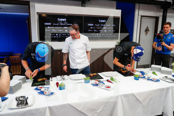 2022-07-21 - ALONSO Fernando (spa), Alpine F1 Team A522, OCON Esteban (fra), Alpine F1 Team A522, portrait cooking with the chef Julien Dugourd during the Formula 1 Lenovo Grand Prix de France, French Grand Prix 2022, 12th round of the 2022 FIA Formula One World Championship from July 22 to 24, 2022 on the Circuit Paul Ricard, in Le Castellet, France - F1 - FRENCH GRAND PRIX 2022 - FORMULA 1 - MOTORS