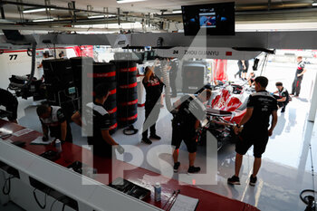 2022-07-22 - garage, box, Alfa Romeo F1 Team ORLEN, ambiance during the Formula 1 Lenovo Grand Prix de France, French Grand Prix 2022, 12th round of the 2022 FIA Formula One World Championship from July 22 to 24, 2022 on the Circuit Paul Ricard, in Le Castellet, France - F1 - FRENCH GRAND PRIX 2022 - FORMULA 1 - MOTORS