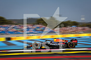 2022-07-22 - 11 PEREZ Sergio (mex), Red Bull Racing RB18, action during the Formula 1 Lenovo Grand Prix de France, French Grand Prix 2022, 12th round of the 2022 FIA Formula One World Championship from July 22 to 24, 2022 on the Circuit Paul Ricard, in Le Castellet, France - F1 - FRENCH GRAND PRIX 2022 - FORMULA 1 - MOTORS