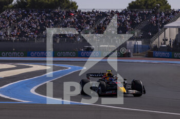 2022-07-22 - 11 PEREZ Sergio (mex), Red Bull Racing RB18, actionduring the Formula 1 Lenovo Grand Prix de France, French Grand Prix 2022, 12th round of the 2022 FIA Formula One World Championship from July 22 to 24, 2022 on the Circuit Paul Ricard, in Le Castellet, France - F1 - FRENCH GRAND PRIX 2022 - FORMULA 1 - MOTORS