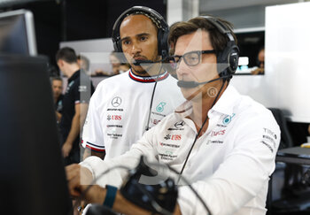 2022-07-23 - HAMILTON Lewis (gbr), Mercedes AMG F1 Team W13, portrait with WOLFF Toto (aut), Team Principal & CEO of Mercedes AMG F1 Team during the Formula 1 Lenovo Grand Prix de France, French Grand Prix 2022, 12th round of the 2022 FIA Formula One World Championship from July 22 to 24, 2022 on the Circuit Paul Ricard, in Le Castellet, France - F1 - FRENCH GRAND PRIX 2022 - FORMULA 1 - MOTORS