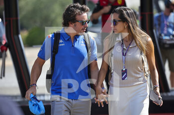 2022-07-23 - ALONSO Fernando (spa), Alpine F1 Team A522, portrait with his girlfriend Andrea Schlager during the Formula 1 Lenovo Grand Prix de France, French Grand Prix 2022, 12th round of the 2022 FIA Formula One World Championship from July 22 to 24, 2022 on the Circuit Paul Ricard, in Le Castellet, France - F1 - FRENCH GRAND PRIX 2022 - FORMULA 1 - MOTORS