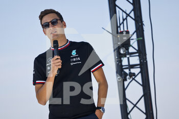 2022-07-23 - RUSSELL George (gbr), Mercedes AMG F1 Team W13, portrait, Fan Forum Pilotes F1 during the Formula 1 Lenovo Grand Prix de France, French Grand Prix 2022, 12th round of the 2022 FIA Formula One World Championship from July 22 to 24, 2022 on the Circuit Paul Ricard, in Le Castellet, France - F1 - FRENCH GRAND PRIX 2022 - FORMULA 1 - MOTORS