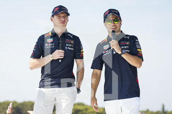2022-07-23 - PEREZ Sergio (mex), Red Bull Racing RB18, VERSTAPPEN Max (ned), Red Bull Racing RB18, portrait, Fan Forum Pilotes F1 during the Formula 1 Lenovo Grand Prix de France, French Grand Prix 2022, 12th round of the 2022 FIA Formula One World Championship from July 22 to 24, 2022 on the Circuit Paul Ricard, in Le Castellet, France - F1 - FRENCH GRAND PRIX 2022 - FORMULA 1 - MOTORS