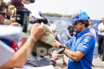 2022-07-23 - ALONSO Fernando (spa), Alpine F1 Team A522, portrait, Fan Forum Pilotes F1 during the Formula 1 Lenovo Grand Prix de France, French Grand Prix 2022, 12th round of the 2022 FIA Formula One World Championship from July 22 to 24, 2022 on the Circuit Paul Ricard, in Le Castellet, France - F1 - FRENCH GRAND PRIX 2022 - FORMULA 1 - MOTORS