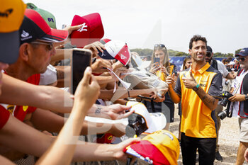 2022-07-23 - RICCIARDO Daniel (aus), McLaren F1 Team MCL36, portrait, Fan Forum Pilotes F1 during the Formula 1 Lenovo Grand Prix de France, French Grand Prix 2022, 12th round of the 2022 FIA Formula One World Championship from July 22 to 24, 2022 on the Circuit Paul Ricard, in Le Castellet, France - F1 - FRENCH GRAND PRIX 2022 - FORMULA 1 - MOTORS