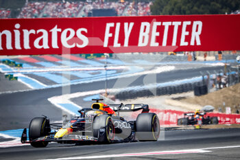 2022-07-23 - 01 VERSTAPPEN Max (nld), Red Bull Racing RB18, action during the Formula 1 Lenovo Grand Prix de France, French Grand Prix 2022, 12th round of the 2022 FIA Formula One World Championship from July 22 to 24, 2022 on the Circuit Paul Ricard, in Le Castellet, France - F1 - FRENCH GRAND PRIX 2022 - FORMULA 1 - MOTORS