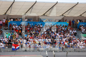 2022-07-23 - spectators, fans, grandstands, gradins, tribune during the Formula 1 Lenovo Grand Prix de France, French Grand Prix 2022, 12th round of the 2022 FIA Formula One World Championship from July 22 to 24, 2022 on the Circuit Paul Ricard, in Le Castellet, France - F1 - FRENCH GRAND PRIX 2022 - FORMULA 1 - MOTORS