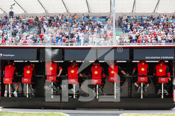 2022-07-23 - pitwall Scuderia Ferrari, ambiance during the Formula 1 Lenovo Grand Prix de France, French Grand Prix 2022, 12th round of the 2022 FIA Formula One World Championship from July 22 to 24, 2022 on the Circuit Paul Ricard, in Le Castellet, France - F1 - FRENCH GRAND PRIX 2022 - FORMULA 1 - MOTORS