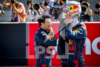 2022-07-23 - PEREZ Sergio (mex), Red Bull Racing RB18, portrait, VERSTAPPEN Max (ned), Red Bull Racing RB18, portrait during the Formula 1 Lenovo Grand Prix de France, French Grand Prix 2022, 12th round of the 2022 FIA Formula One World Championship from July 22 to 24, 2022 on the Circuit Paul Ricard, in Le Castellet, France - F1 - FRENCH GRAND PRIX 2022 - FORMULA 1 - MOTORS