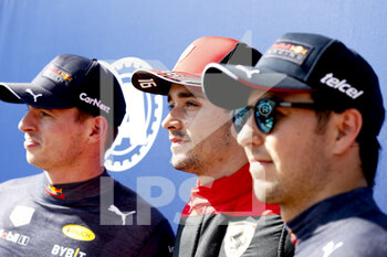 2022-07-23 - LECLERC Charles (mco), Scuderia Ferrari F1-75, portrait with VERSTAPPEN Max (ned), Red Bull Racing RB18 and PEREZ Sergio (mex), Red Bull Racing RB18 during the Formula 1 Lenovo Grand Prix de France, French Grand Prix 2022, 12th round of the 2022 FIA Formula One World Championship from July 22 to 24, 2022 on the Circuit Paul Ricard, in Le Castellet, France - F1 - FRENCH GRAND PRIX 2022 - FORMULA 1 - MOTORS