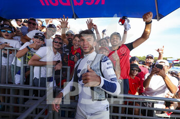 2022-07-23 - GASLY Pierre (fra), Scuderia AlphaTauri AT03, portrait at his tribune during the Formula 1 Lenovo Grand Prix de France, French Grand Prix 2022, 12th round of the 2022 FIA Formula One World Championship from July 22 to 24, 2022 on the Circuit Paul Ricard, in Le Castellet, France - F1 - FRENCH GRAND PRIX 2022 - FORMULA 1 - MOTORS