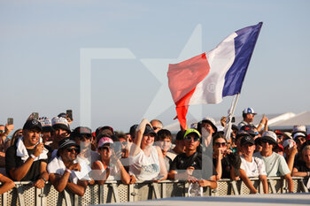 2022-07-23 - spectators, fans during the Formula 1 Lenovo Grand Prix de France, French Grand Prix 2022, 12th round of the 2022 FIA Formula One World Championship from July 22 to 24, 2022 on the Circuit Paul Ricard, in Le Castellet, France - F1 - FRENCH GRAND PRIX 2022 - FORMULA 1 - MOTORS