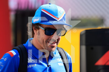 2022-07-23 - jul 22 2022 Le Castellet, France - F1 2022 France GP -  Fernando Alonso (SPA) Alpine A522 with his girlfriend Andrea Schlager - FORMULA 1 LENOVO GRAND PRIX DE FRANCE 2022 - FORMULA 1 - MOTORS