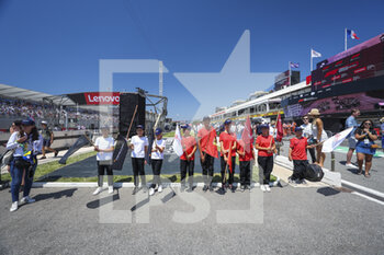 2022-07-24 - Grid kids during the Formula 1 Lenovo Grand Prix de France, French Grand Prix 2022, 12th round of the 2022 FIA Formula One World Championship from July 22 to 24, 2022 on the Circuit Paul Ricard, in Le Castellet, France - F1 - FRENCH GRAND PRIX 2022 - RACE - FORMULA 1 - MOTORS