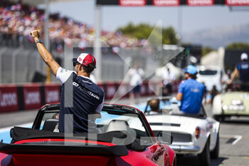 2022-07-24 - GASLY Pierre (fra), Scuderia AlphaTauri AT03, portrait drivers parade during the Formula 1 Lenovo Grand Prix de France, French Grand Prix 2022, 12th round of the 2022 FIA Formula One World Championship from July 22 to 24, 2022 on the Circuit Paul Ricard, in Le Castellet, France - F1 - FRENCH GRAND PRIX 2022 - RACE - FORMULA 1 - MOTORS