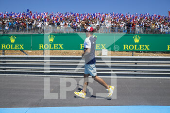2022-07-24 - GASLY Pierre (fra), Scuderia AlphaTauri AT03, portrait, drivers parade during the Formula 1 Lenovo Grand Prix de France, French Grand Prix 2022, 12th round of the 2022 FIA Formula One World Championship from July 22 to 24, 2022 on the Circuit Paul Ricard, in Le Castellet, France - F1 - FRENCH GRAND PRIX 2022 - RACE - FORMULA 1 - MOTORS