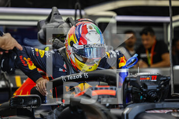 2022-07-24 - PEREZ Sergio (mex), Red Bull Racing RB18, portrait during the Formula 1 Lenovo Grand Prix de France, French Grand Prix 2022, 12th round of the 2022 FIA Formula One World Championship from July 22 to 24, 2022 on the Circuit Paul Ricard, in Le Castellet, France - F1 - FRENCH GRAND PRIX 2022 - RACE - FORMULA 1 - MOTORS