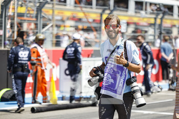 2022-07-24 - Hazard Germain, DPPI photographer, portrait, happy, sunglasses during the Formula 1 Lenovo Grand Prix de France, French Grand Prix 2022, 12th round of the 2022 FIA Formula One World Championship from July 22 to 24, 2022 on the Circuit Paul Ricard, in Le Castellet, France - F1 - FRENCH GRAND PRIX 2022 - RACE - FORMULA 1 - MOTORS