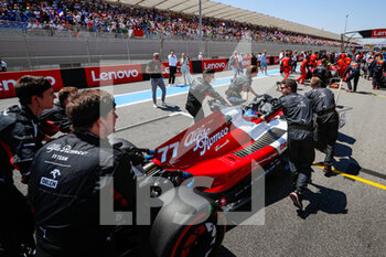 2022-07-24 - 77 BOTTAS Valtteri (fin), Alfa Romeo F1 Team ORLEN C42, starting grid, grille de depart, during the Formula 1 Lenovo Grand Prix de France, French Grand Prix 2022, 12th round of the 2022 FIA Formula One World Championship from July 22 to 24, 2022 on the Circuit Paul Ricard, in Le Castellet, France - F1 - FRENCH GRAND PRIX 2022 - RACE - FORMULA 1 - MOTORS