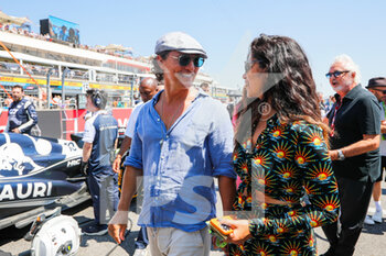 2022-07-24 - Matthew McConaughey (usa), actor, portrait and Camila Alves McConaughey during the Formula 1 Lenovo Grand Prix de France, French Grand Prix 2022, 12th round of the 2022 FIA Formula One World Championship from July 22 to 24, 2022 on the Circuit Paul Ricard, in Le Castellet, France - F1 - FRENCH GRAND PRIX 2022 - RACE - FORMULA 1 - MOTORS