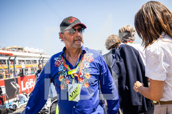 2022-07-24 - Jean RENO, french actor, portrait starting grid, grille de depart, during the Formula 1 Lenovo Grand Prix de France, French Grand Prix 2022, 12th round of the 2022 FIA Formula One World Championship from July 22 to 24, 2022 on the Circuit Paul Ricard, in Le Castellet, France - F1 - FRENCH GRAND PRIX 2022 - RACE - FORMULA 1 - MOTORS