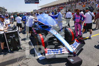 2022-07-24 - 31 OCON Esteban (fra), Alpine F1 Team A522, action, starting grid, grille de depart, during the Formula 1 Lenovo Grand Prix de France, French Grand Prix 2022, 12th round of the 2022 FIA Formula One World Championship from July 22 to 24, 2022 on the Circuit Paul Ricard, in Le Castellet, France - F1 - FRENCH GRAND PRIX 2022 - RACE - FORMULA 1 - MOTORS
