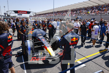 2022-07-24 - 01 VERSTAPPEN Max (nld), Red Bull Racing RB18, action, starting grid, grille de depart, during the Formula 1 Lenovo Grand Prix de France, French Grand Prix 2022, 12th round of the 2022 FIA Formula One World Championship from July 22 to 24, 2022 on the Circuit Paul Ricard, in Le Castellet, France - F1 - FRENCH GRAND PRIX 2022 - RACE - FORMULA 1 - MOTORS