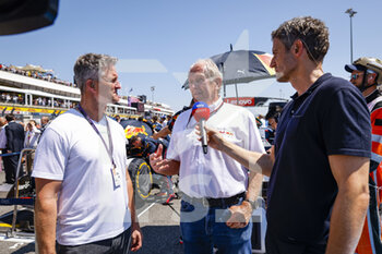 2022-07-24 - SCHUMACHER Ralf with MARKO Helmut (aut), Drivers’ Manager of Red Bull Racing, portrait during the Formula 1 Lenovo Grand Prix de France, French Grand Prix 2022, 12th round of the 2022 FIA Formula One World Championship from July 22 to 24, 2022 on the Circuit Paul Ricard, in Le Castellet, France - F1 - FRENCH GRAND PRIX 2022 - RACE - FORMULA 1 - MOTORS